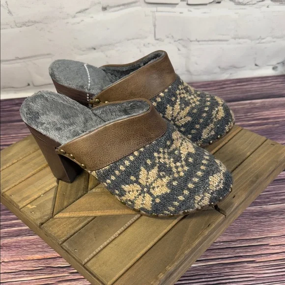 Muk Luks Gray and Brown Knit Heeled Clogs Nordic Print faux fur lined - Picture 2 of 11